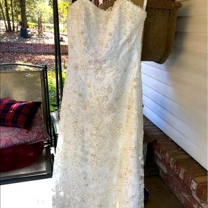 Strapless white wedding dress sz 6, never worn